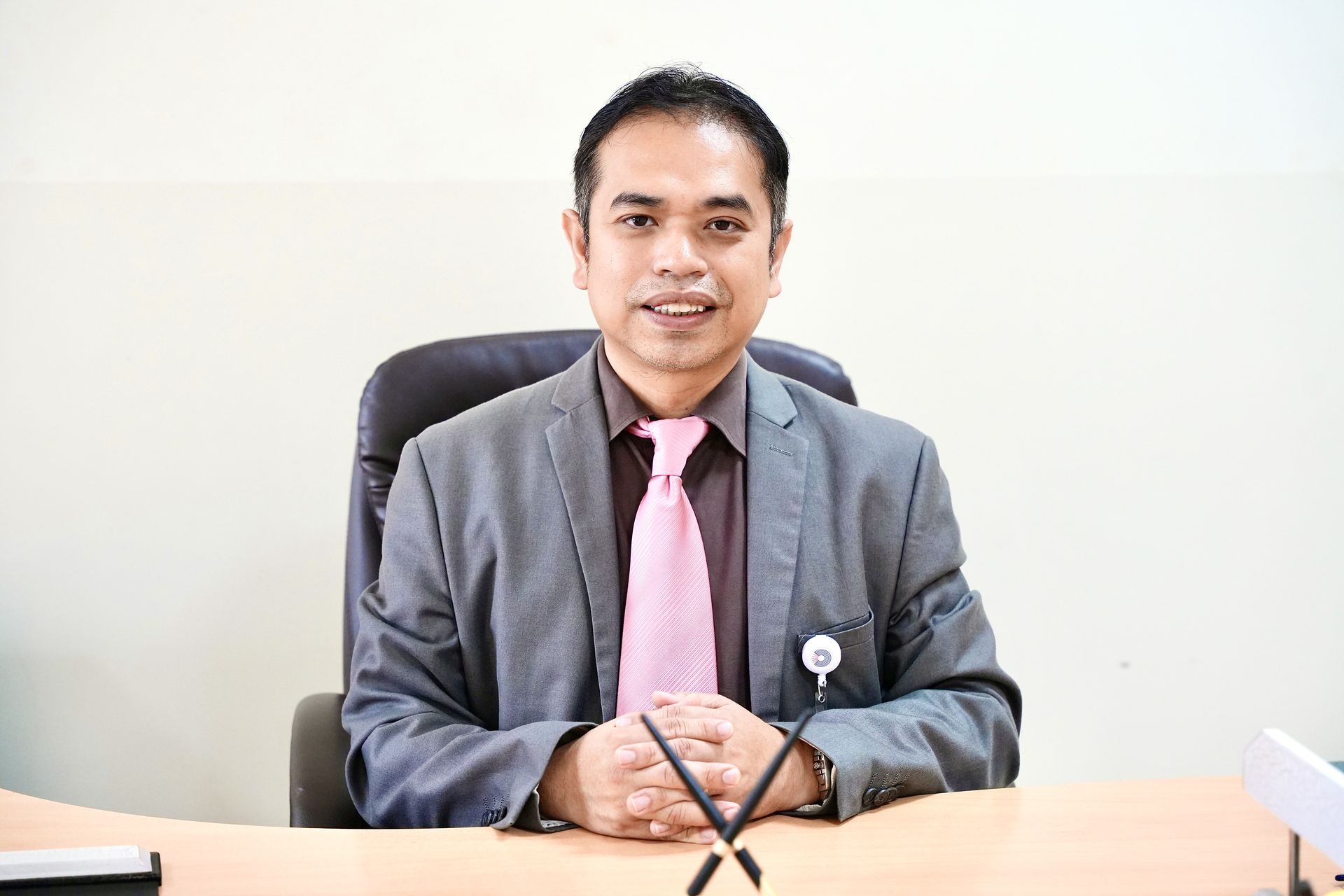 Dr. Randolf Salindo